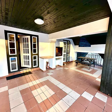 Apartment Pine Peak