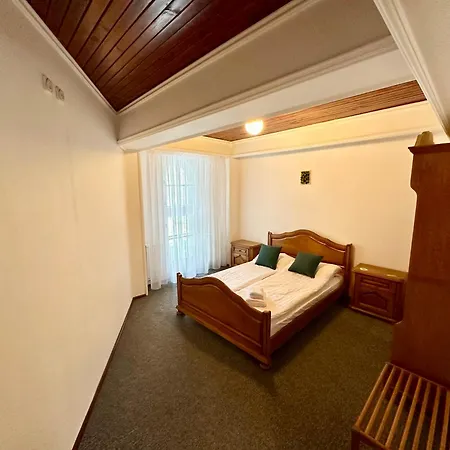 Apartment Pine Peak