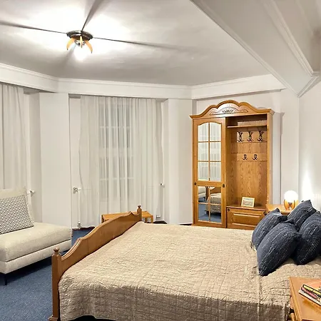 Pine Peak Apartment *