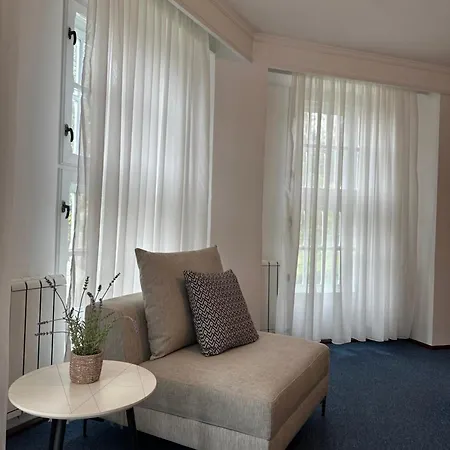 Apartment Pine Peak