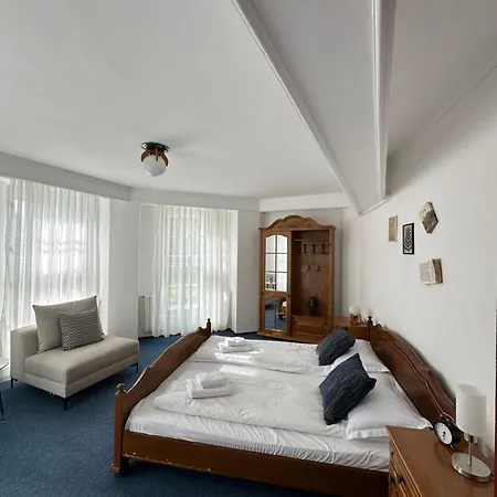 Apartment Pine Peak
