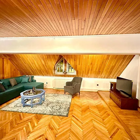 Pine Peak Apartment Predeal