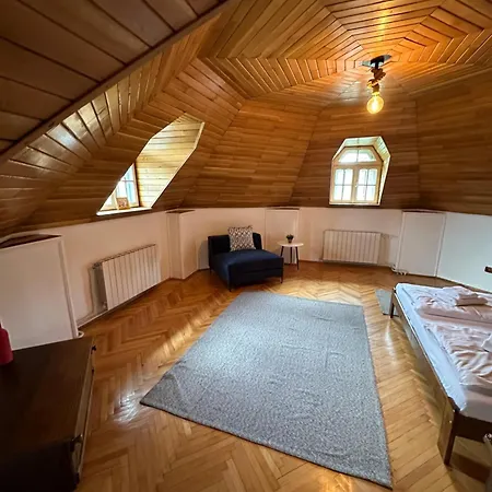 Pine Peak Apartment